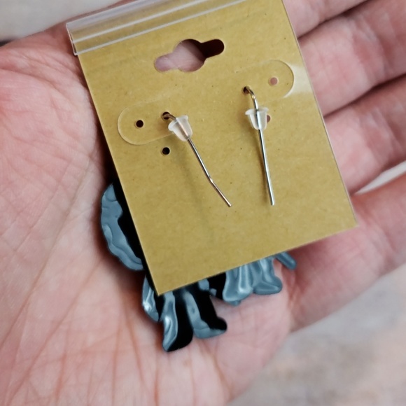 New PVC Harry Potter Gryffindor Dangle Earrings - Picture 3 of 5